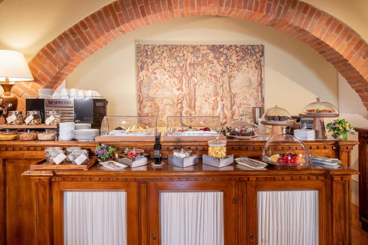 Castello Banfi - Il Borgo - Relais Et Chateaux Poggio alle Mura Екстер'єр фото