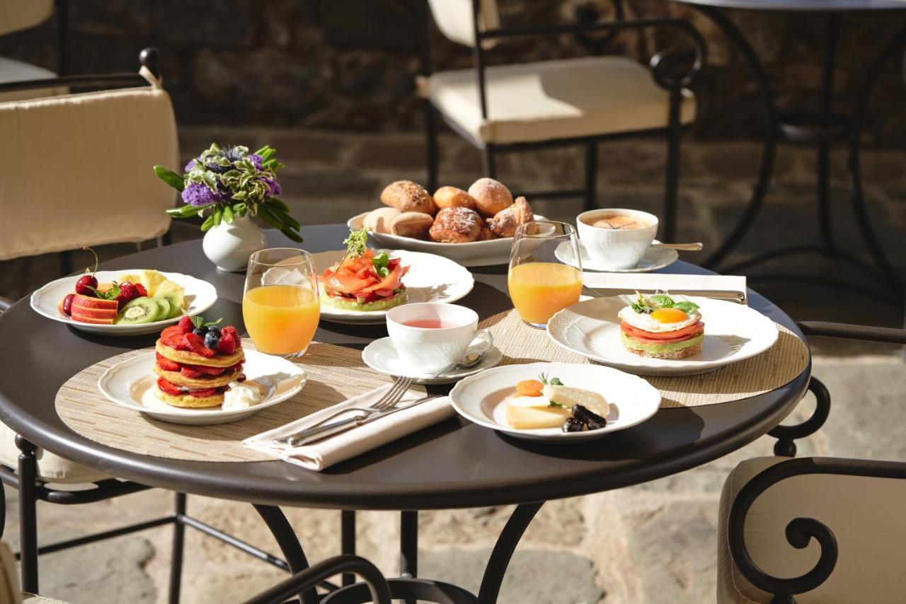 Castello Banfi - Il Borgo - Relais Et Chateaux Poggio alle Mura Екстер'єр фото