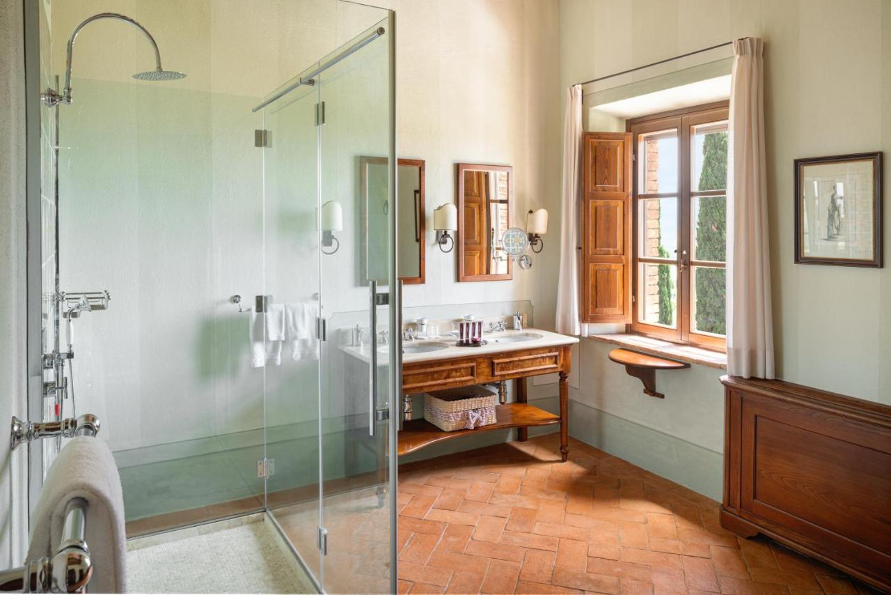 Castello Banfi - Il Borgo - Relais Et Chateaux Poggio alle Mura Екстер'єр фото