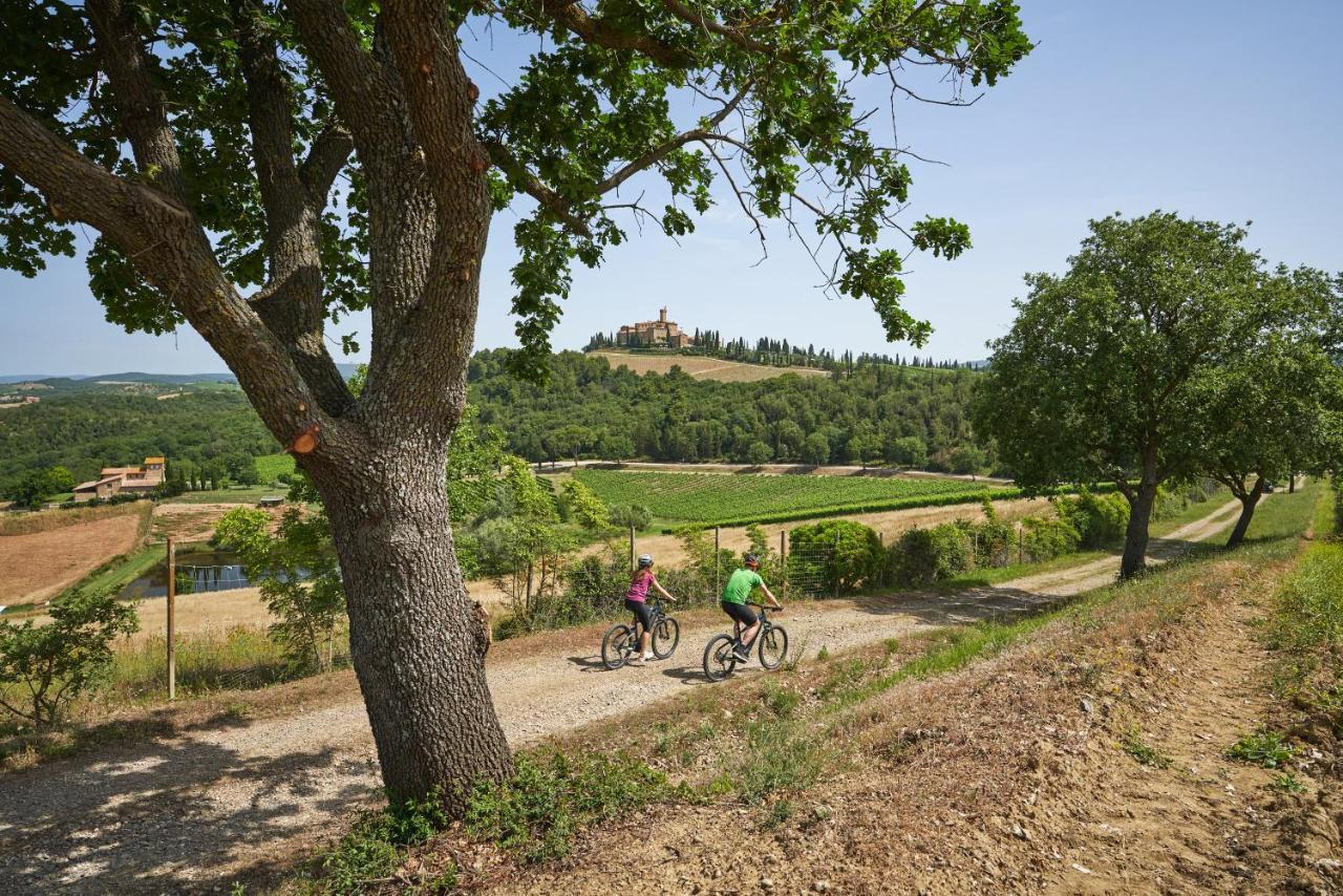 Castello Banfi - Il Borgo - Relais Et Chateaux Poggio alle Mura Екстер'єр фото