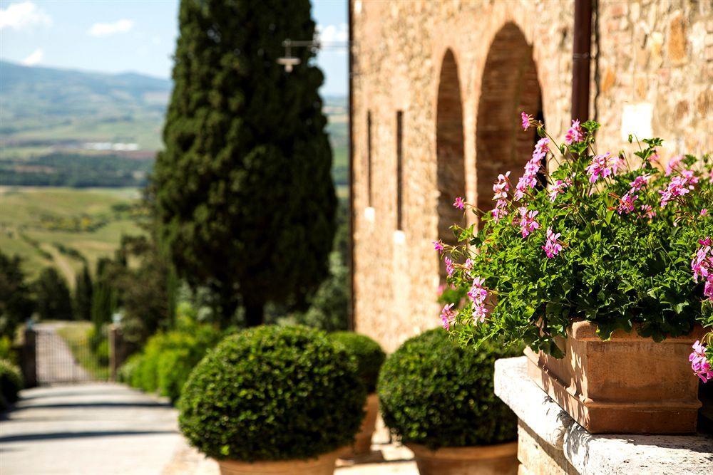 Castello Banfi - Il Borgo - Relais Et Chateaux Poggio alle Mura Екстер'єр фото