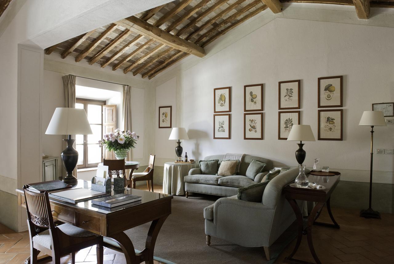 Castello Banfi - Il Borgo - Relais Et Chateaux Poggio alle Mura Екстер'єр фото