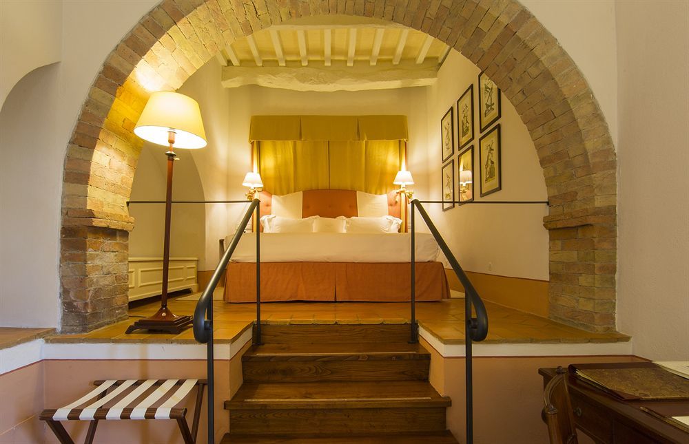 Castello Banfi - Il Borgo - Relais Et Chateaux Poggio alle Mura Екстер'єр фото