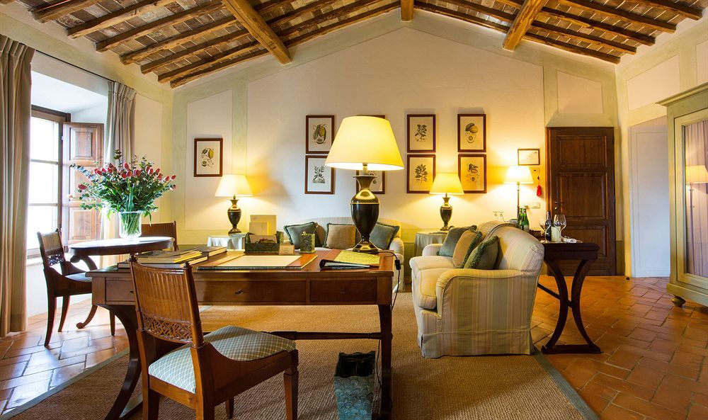 Castello Banfi - Il Borgo - Relais Et Chateaux Poggio alle Mura Екстер'єр фото