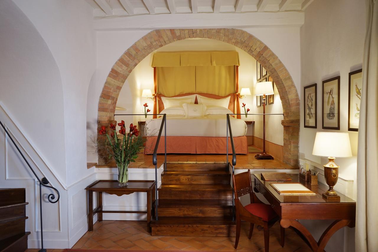 Castello Banfi - Il Borgo - Relais Et Chateaux Poggio alle Mura Екстер'єр фото