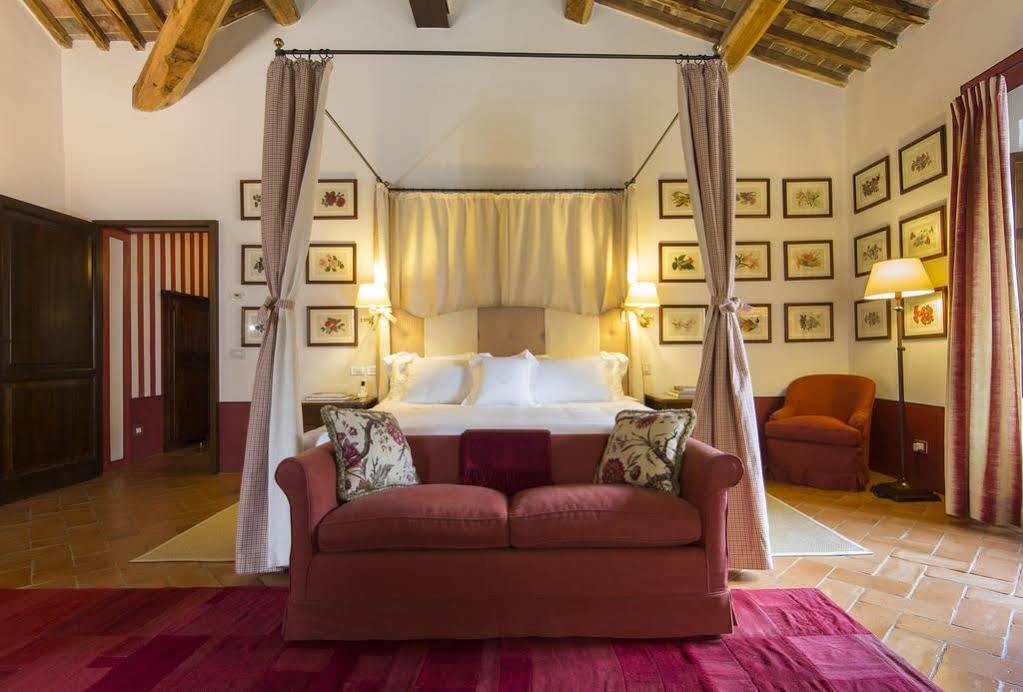 Castello Banfi - Il Borgo - Relais Et Chateaux Poggio alle Mura Екстер'єр фото