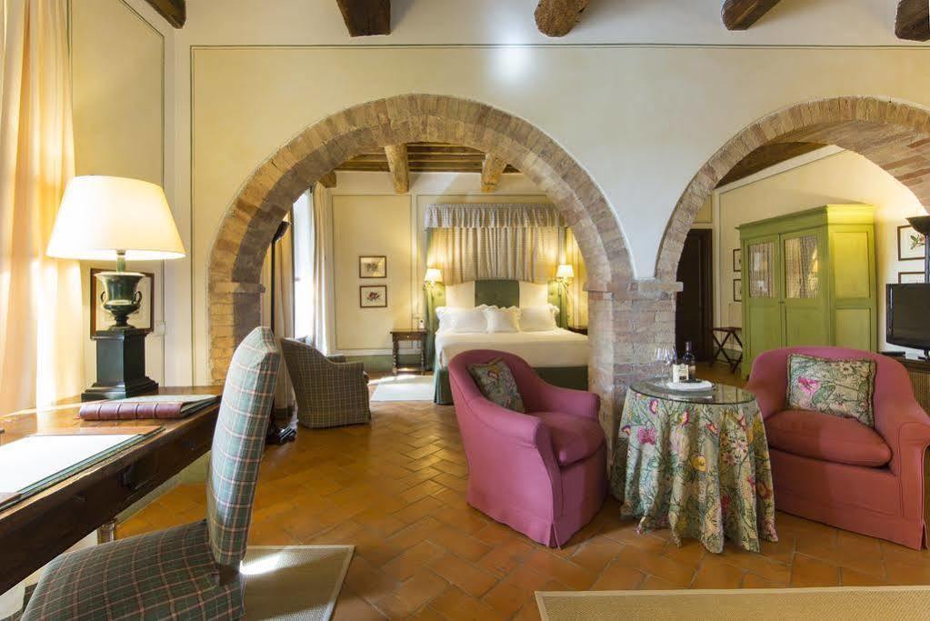Castello Banfi - Il Borgo - Relais Et Chateaux Poggio alle Mura Екстер'єр фото