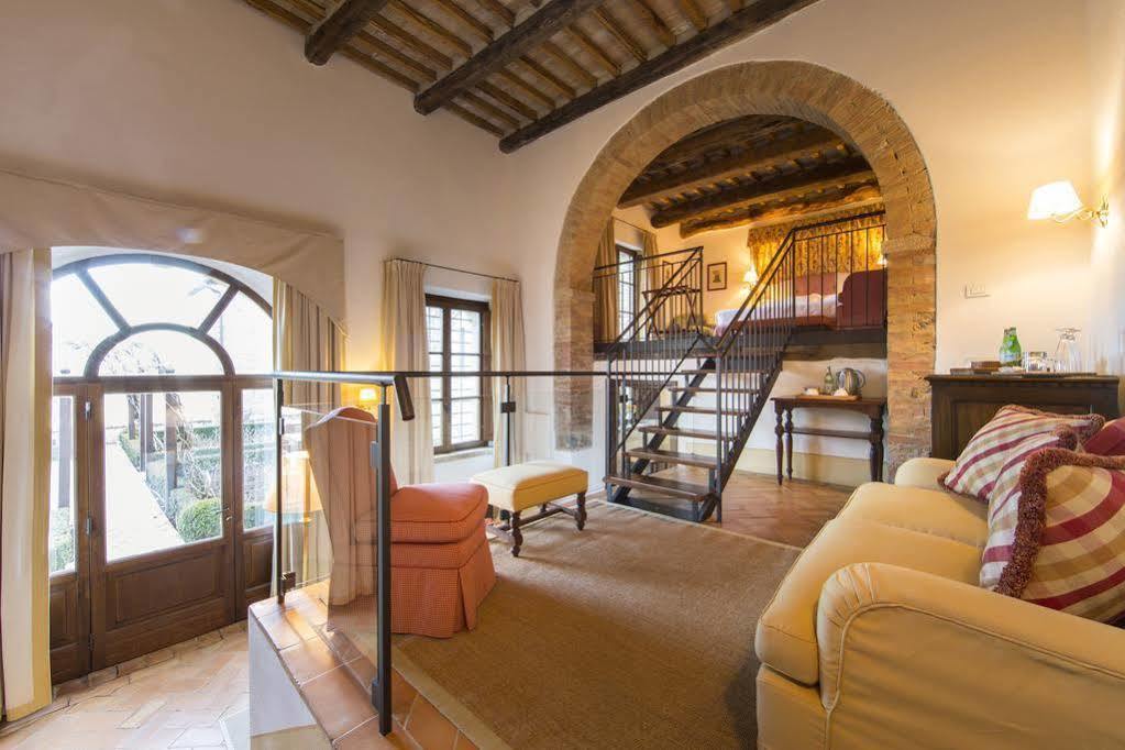 Castello Banfi - Il Borgo - Relais Et Chateaux Poggio alle Mura Екстер'єр фото
