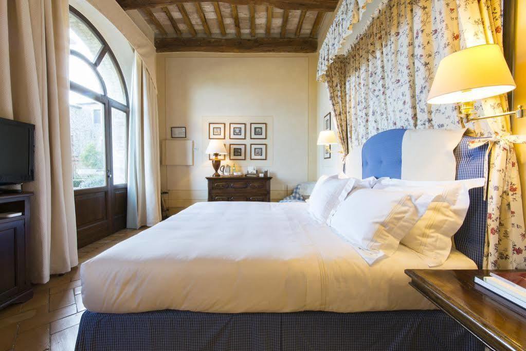 Castello Banfi - Il Borgo - Relais Et Chateaux Poggio alle Mura Екстер'єр фото