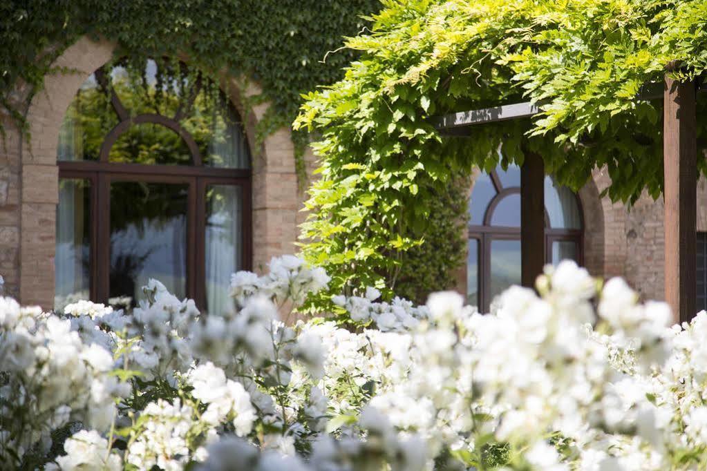 Castello Banfi - Il Borgo - Relais Et Chateaux Poggio alle Mura Екстер'єр фото